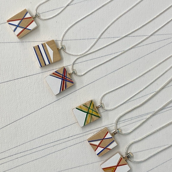 Handmade Elegant Necklace with silver chain. - Picture 6 of 10